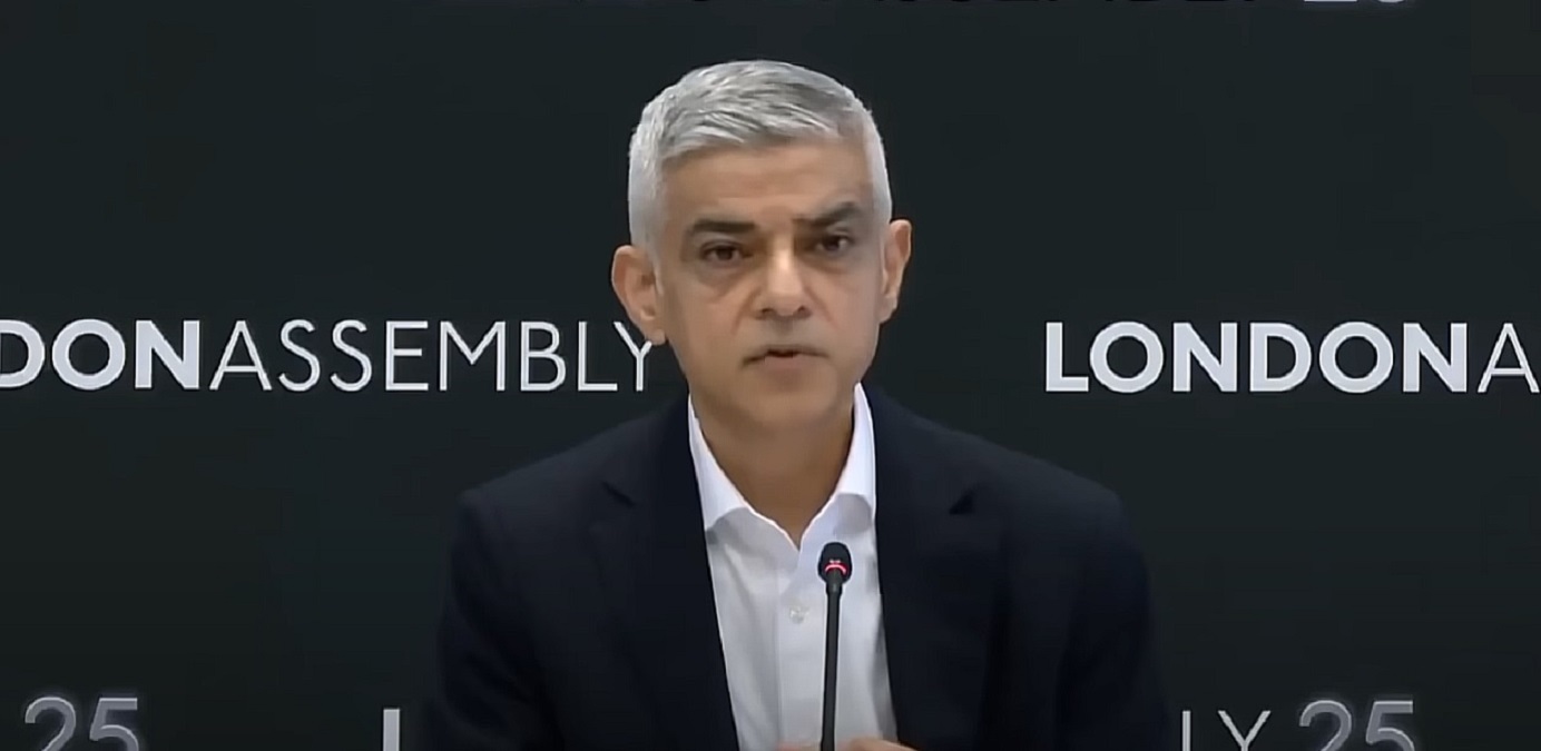 Sadiq Khan cere revenirea Marii Britanii în UE până în 2029