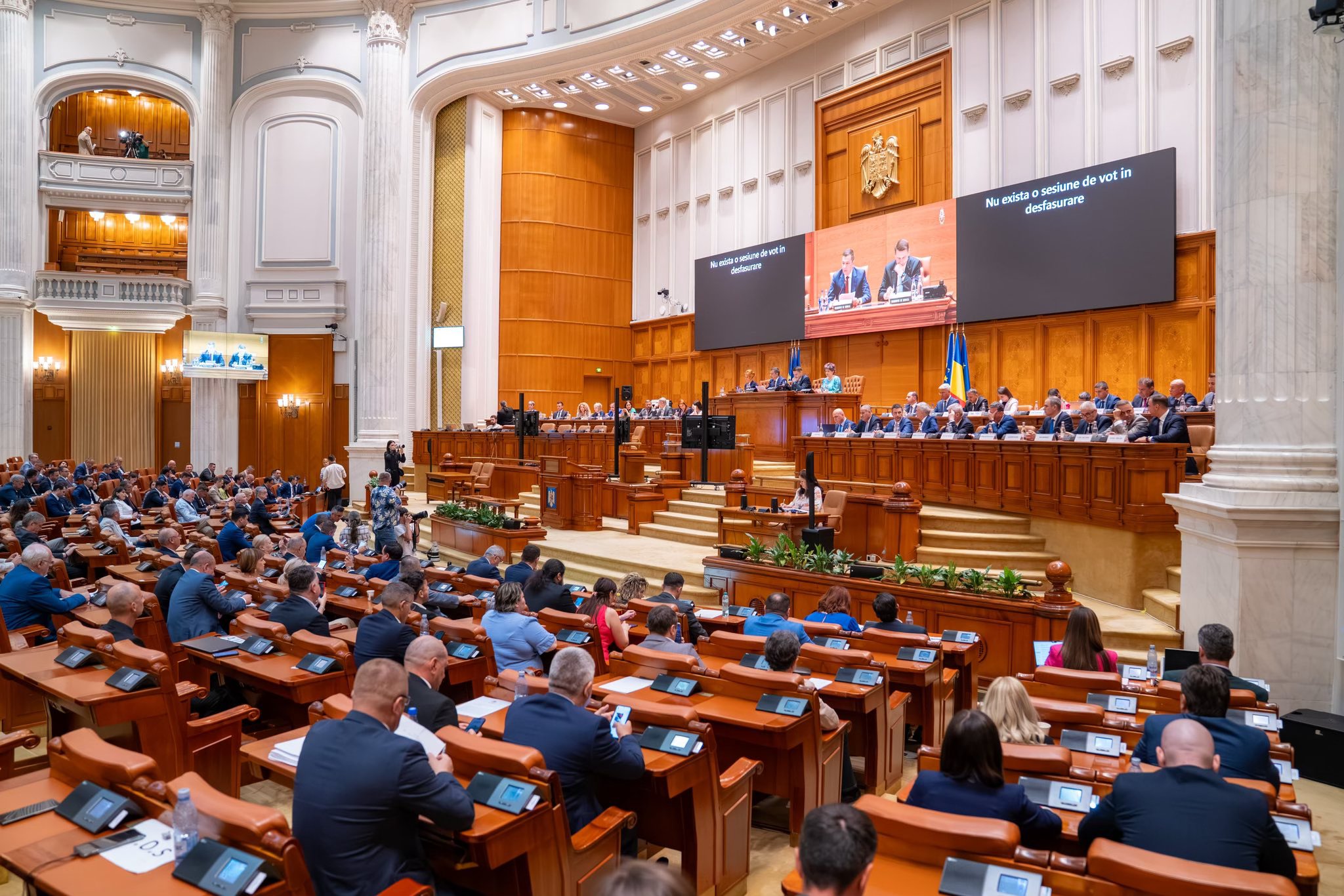 Moțiunea simplă depusă împotriva ministrului Apărării, Radu Miruță, respinsă de senatori