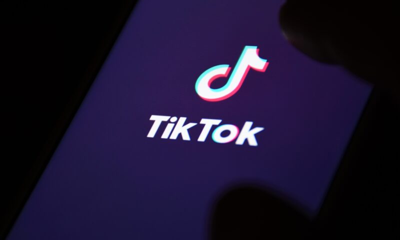 Trend viral periculos pe TikTok. Copiii pot suferi răni grave