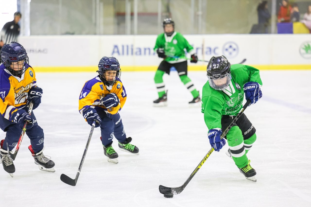 Peste 500 de copii au adus bucuria și spectacolul hocheiului pe gheața Patinoarului Allianz-Țiriac Arena la turneul Țiriac Trophy