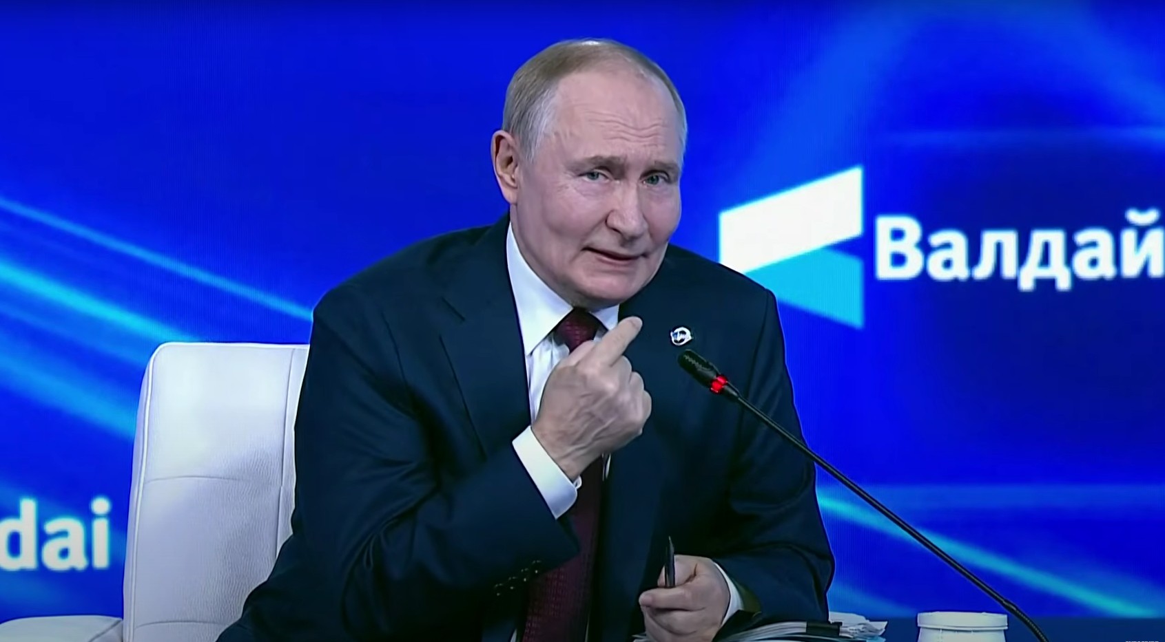 Petrolul s-ar putea reface în timp. Teoria pe care vrea să o testeze profesorul lui Putin