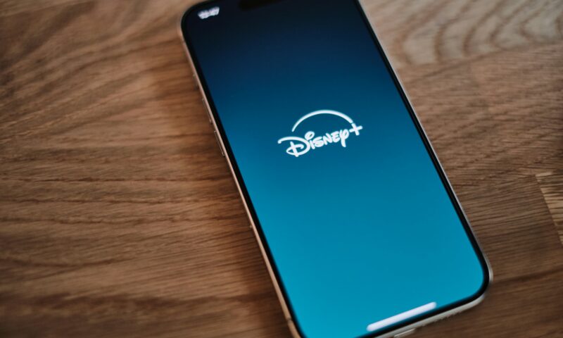 Seriale nominalizate la Emmy pe care merită să le vezi pe Disney+