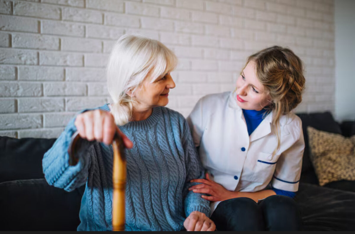 Viața la azil. Cât plătesc bătrânii pe lună în centrele de îngrijire private