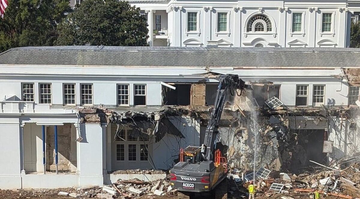 Trump a început demolarea unei clădiri de la Casa Albă pentru sala de bal
