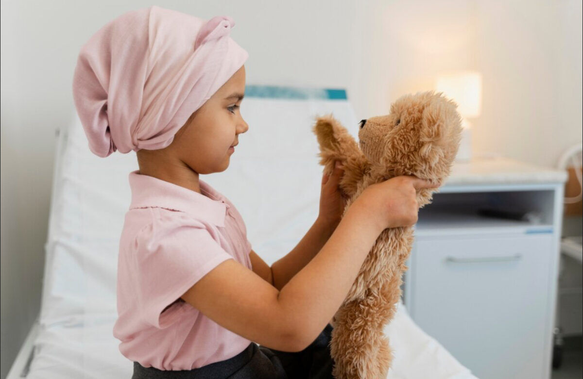 Un preot din Cluj, model de generozitate. A ales să își doneze moștenirea de familie pentru a-i ajuta pe copiii bolnavi incurabil