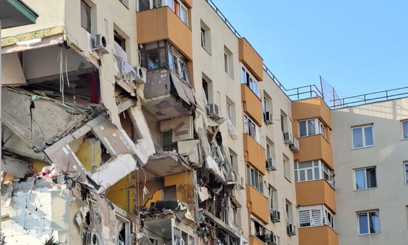 Evaluări în blocurile din Rahova după explozie. Proprietarii care refuză accesul pot pierde dreptul la despăgubiri