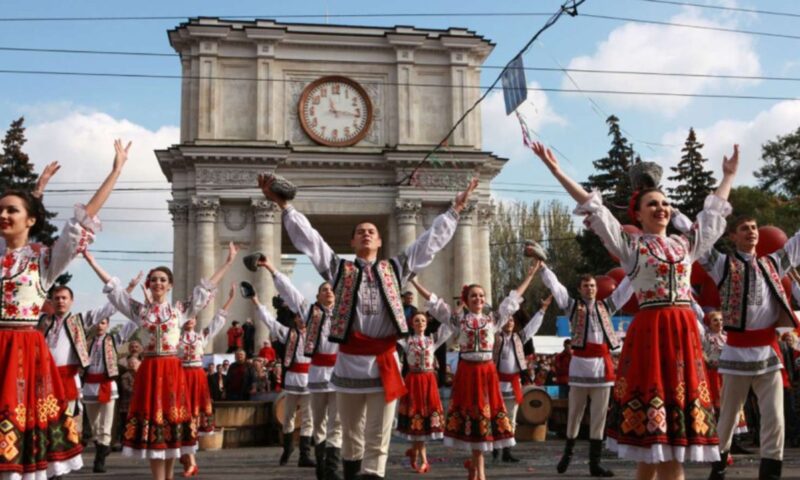 Bătălia de 30 de ani pentru limba română. Ziua Constituției Republicii Moldova