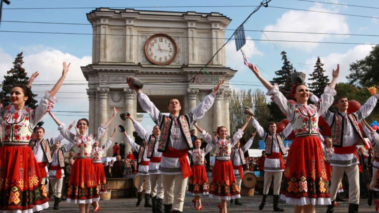 Bătălia de 30 de ani pentru limba română. Ziua Constituției Republicii Moldova