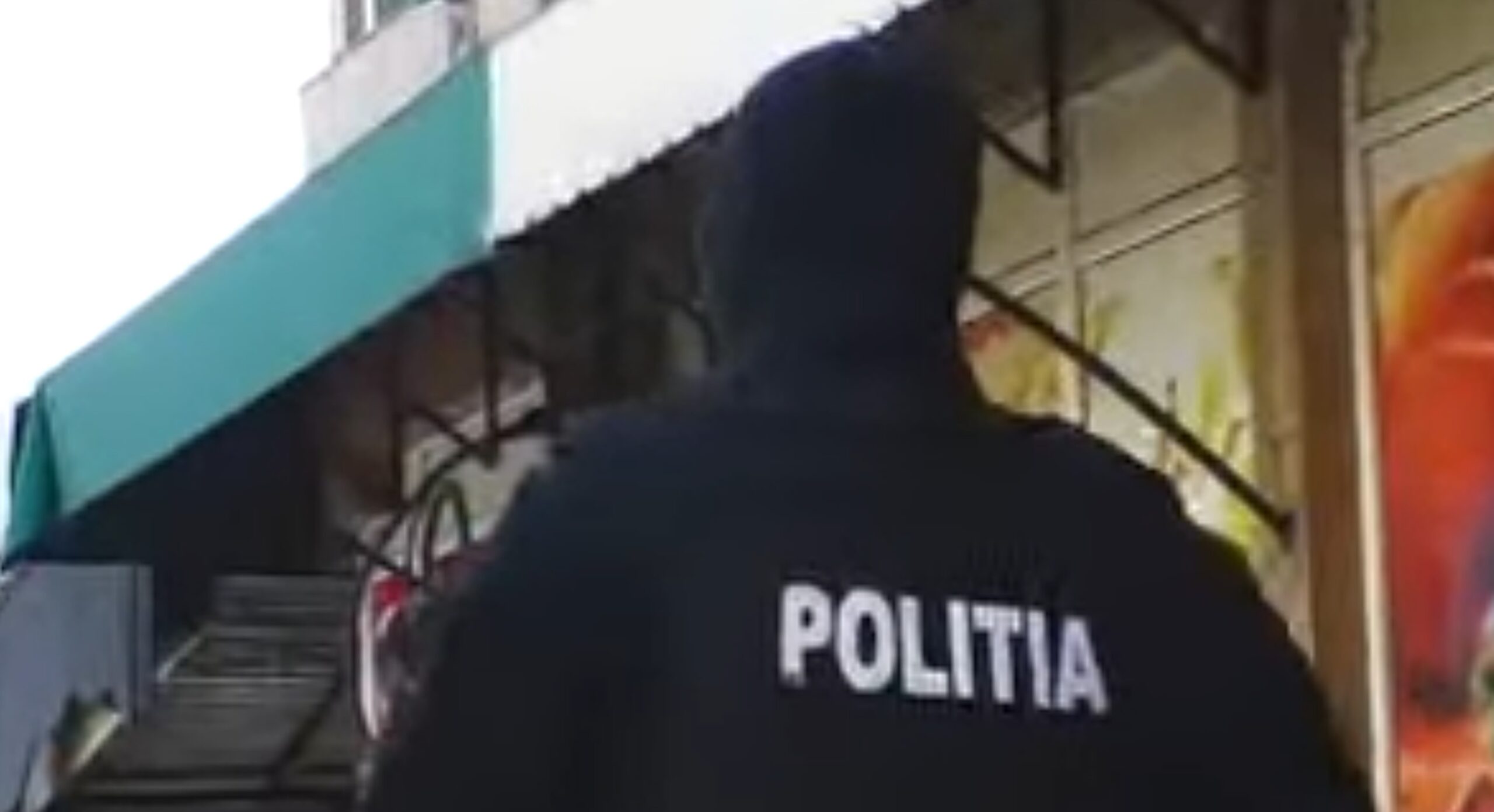 Intervenție în Sectorul 4 din Capitală. Un bărbat a fost scos din locuință de echipele SAS