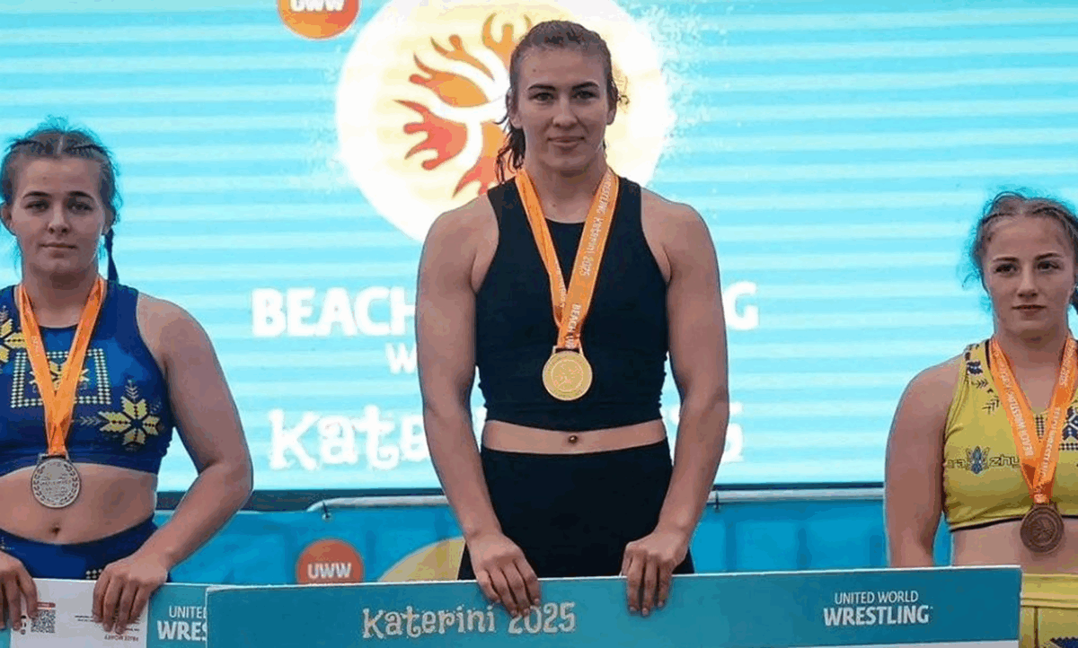 Aur pentru Moldova la lupte pe plajă. Irina Rîngaci, campioană mondială