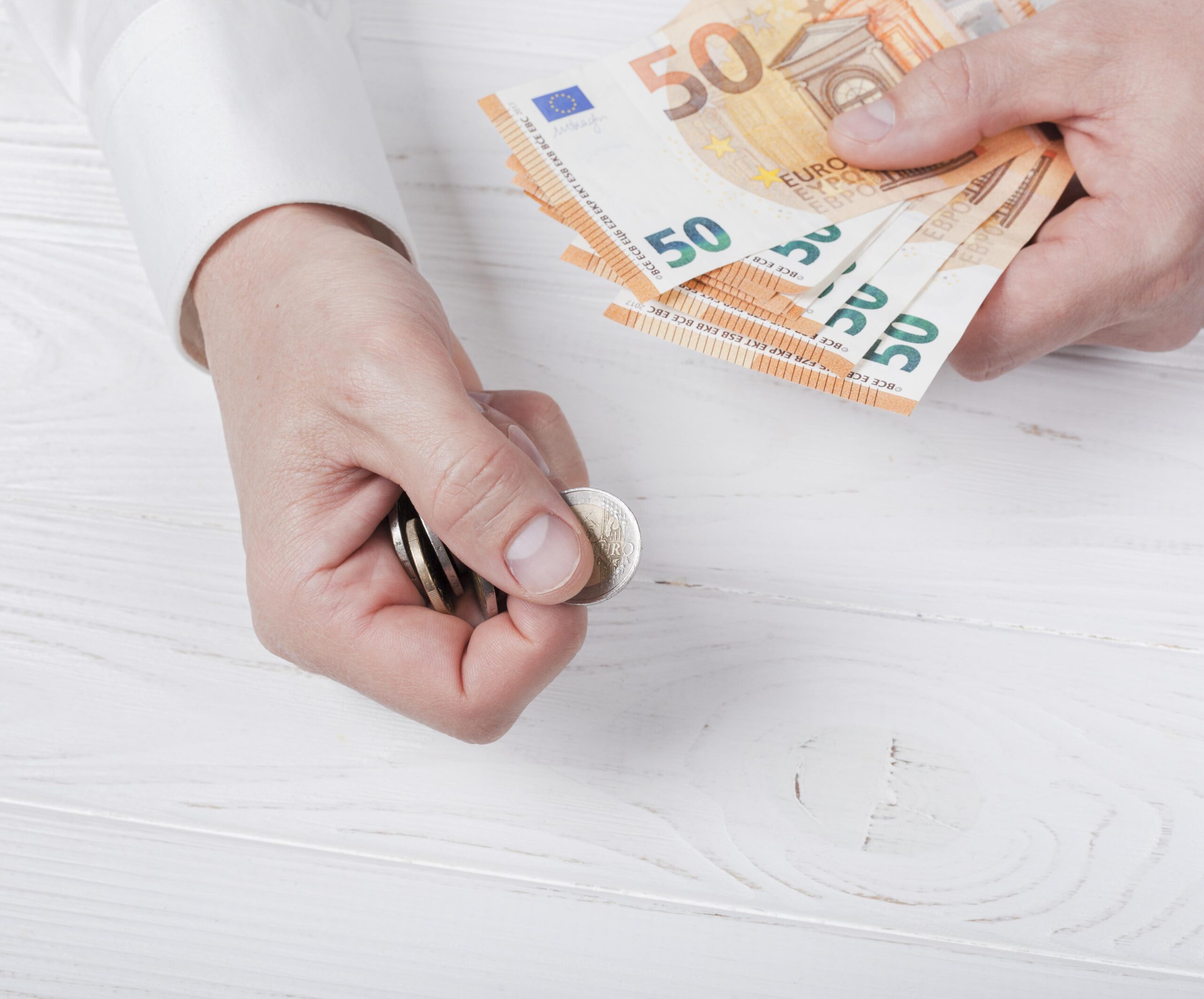 Amnistia fiscală pentru firmele cu TVA anulat a trecut de Senat. Ce datorii fiscale ar putea fi anulate
