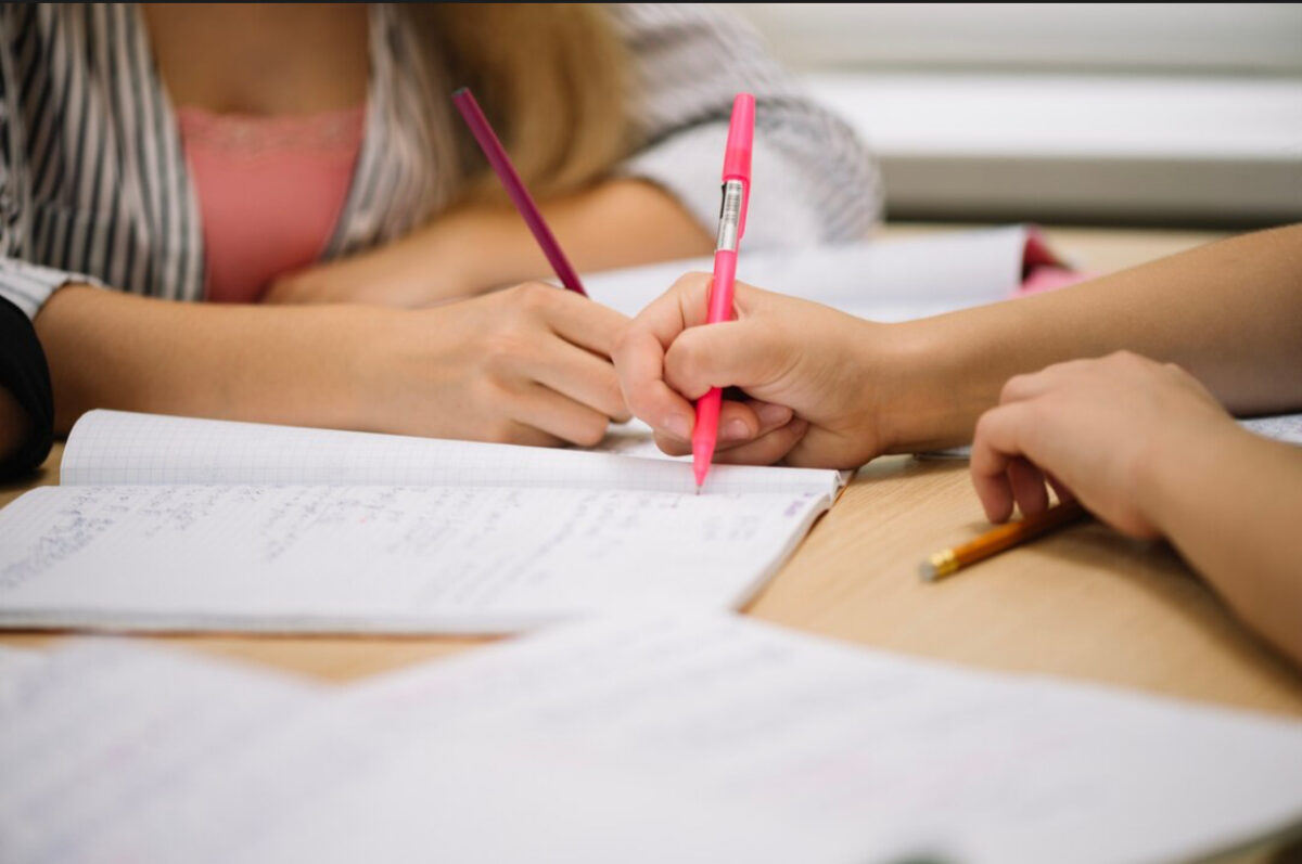 Meditațiile pentru examene, sistemul de învățământ paralel care îi sărăcește pe părinți