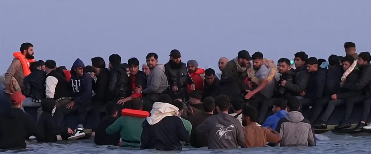 Guvernul francez renunță la promisiunea de a opri bărcile de migranți spre Regatul Unit