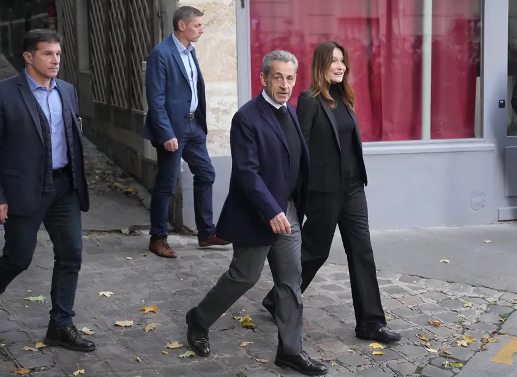 Prima zi în închisoare a lui Sarkozy: Doi ofițeri, instalați lângă celula sa