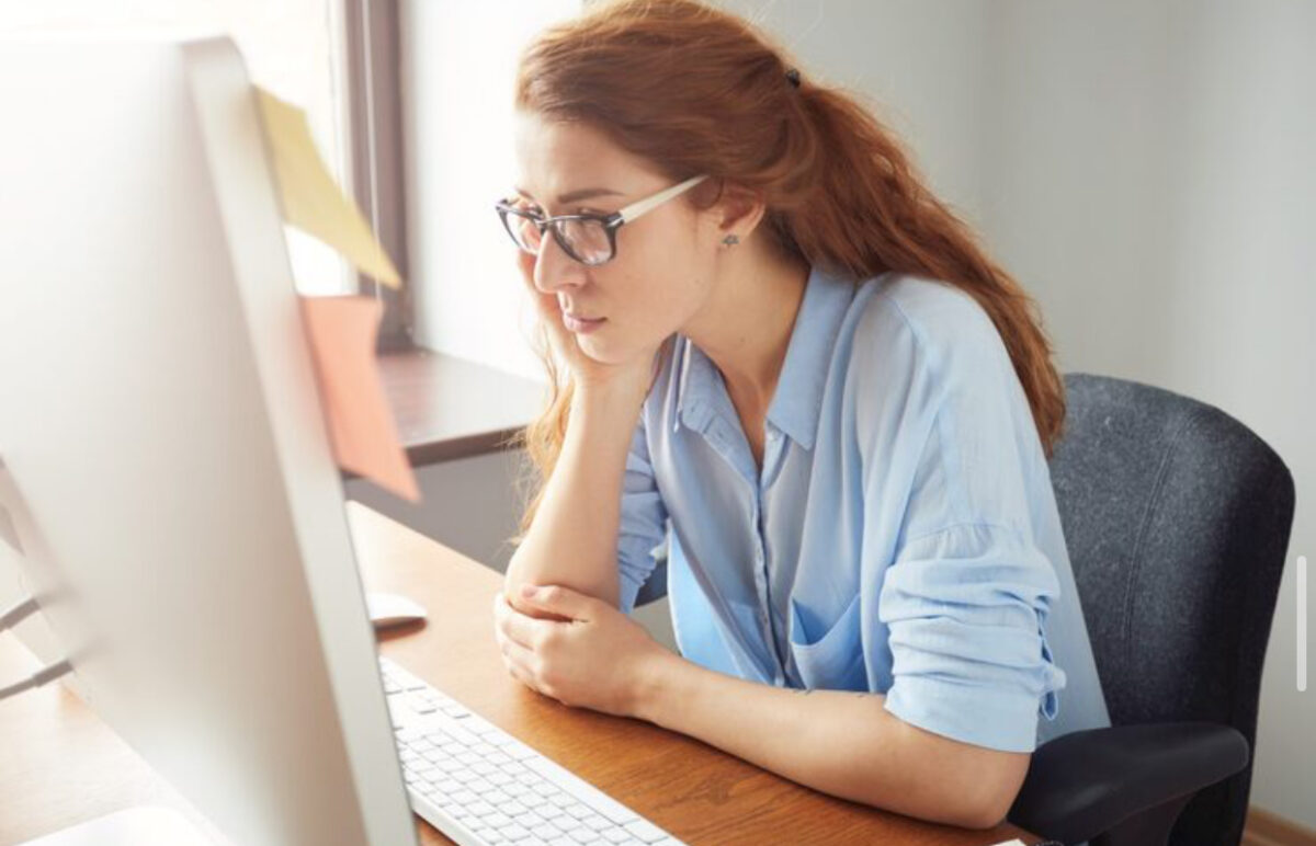 Orele petrecute în fața ecranelor, impact major asupra vederii. Chirurg oftalmolog: Miopia e pandemia de după pandemie