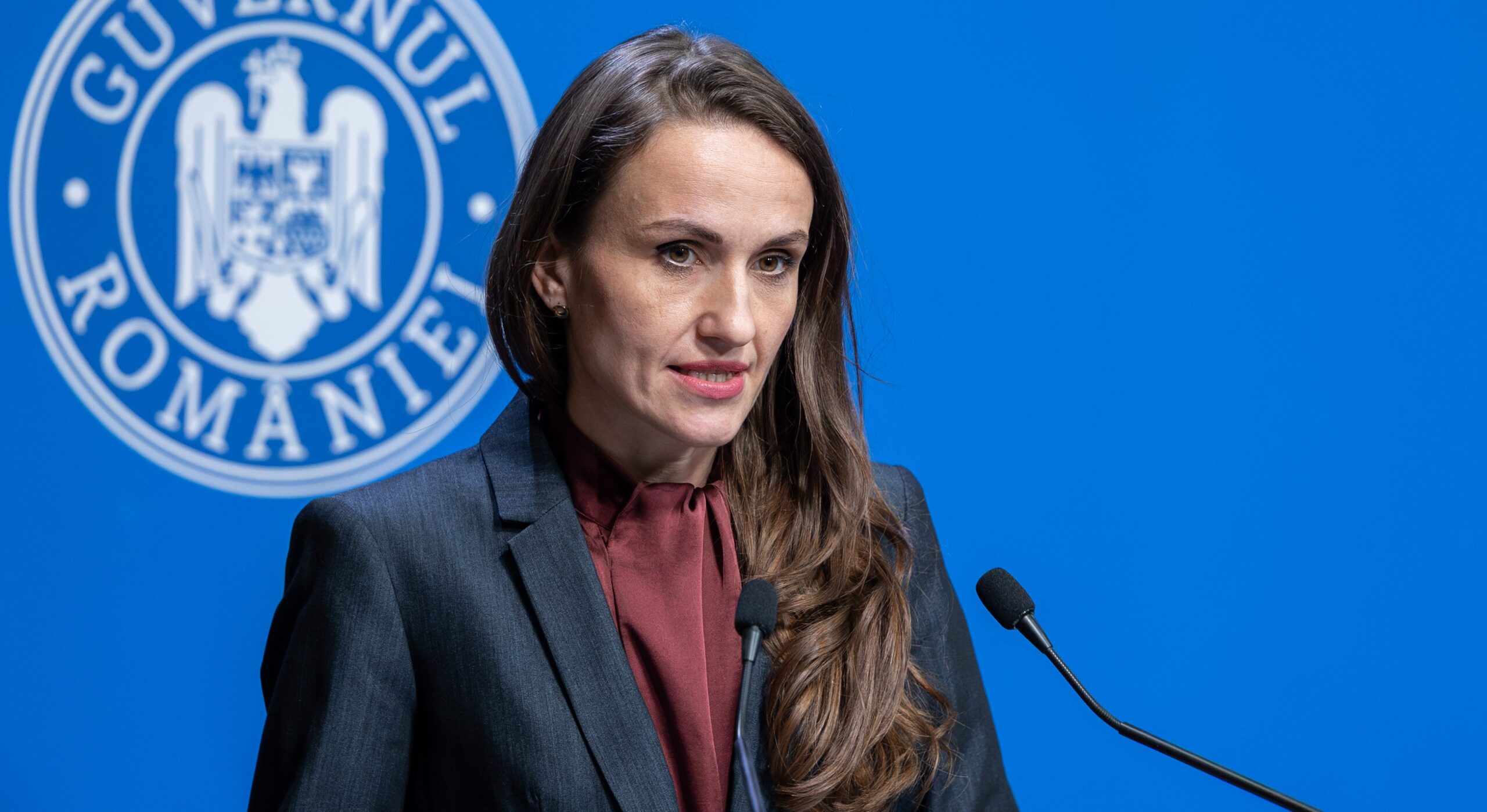 Situaţia ministrului de Externe Oana Ţoiu, analizată în şedinţa coaliţiei. Cum a salvat-o premierul Ilie Bolojan: Nu e momentul