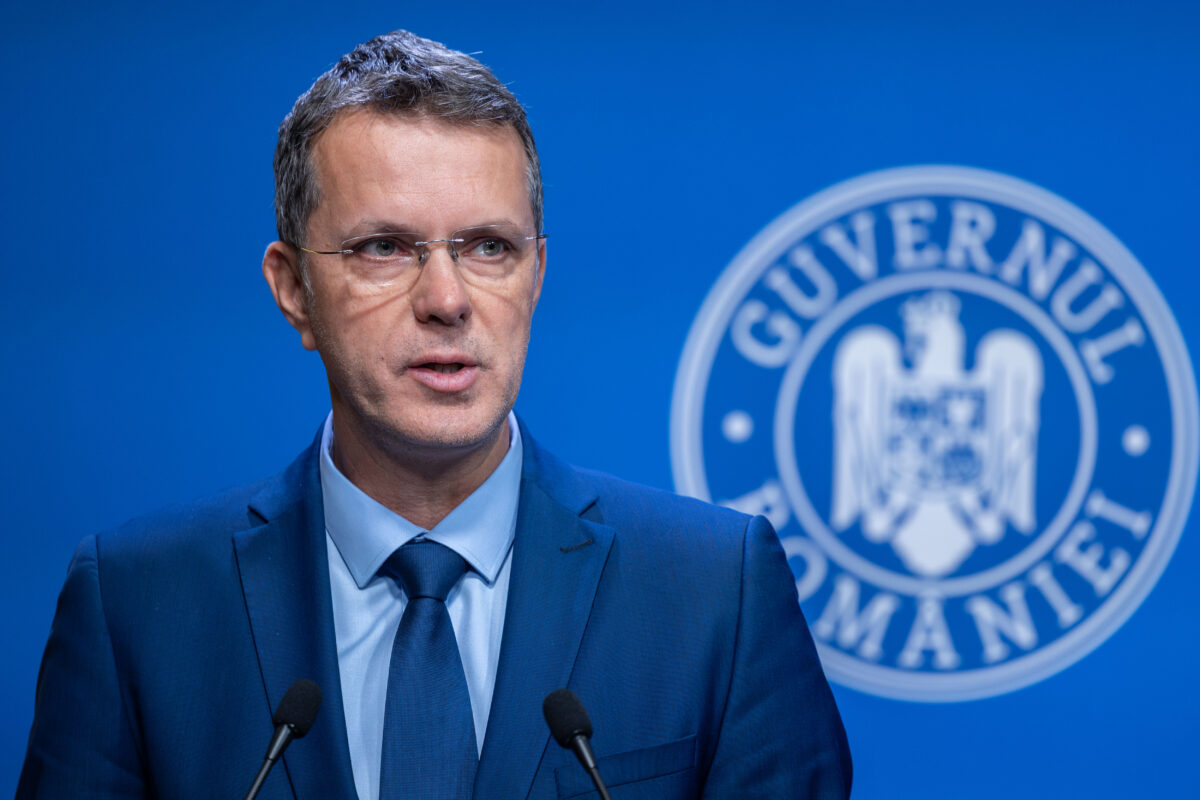 Ionuț Moșteanu, ministrul Apărării, audiat la DNA în dosarul în care Marius Isăilă a vrut să-i dea mită un milion de euro