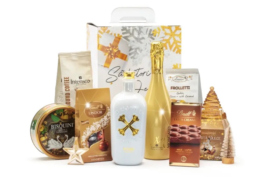 Coșuri cadou de Crăciun alese în funcție de culoare: cadouri aliniate vizual cu brandul fiecărui client
