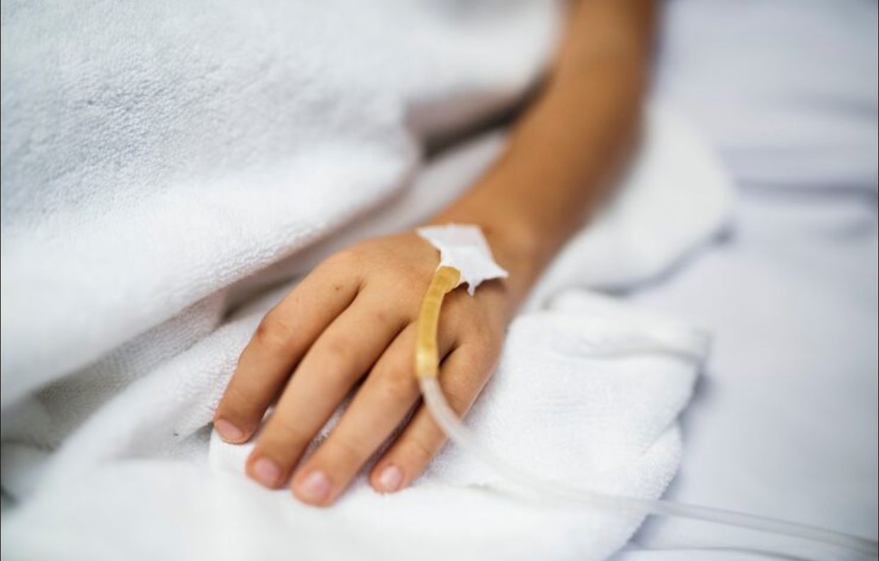 Tratament revoluționar pentru o boală rară, disponibil în România. Pacienții îl pot primi la domiciliu