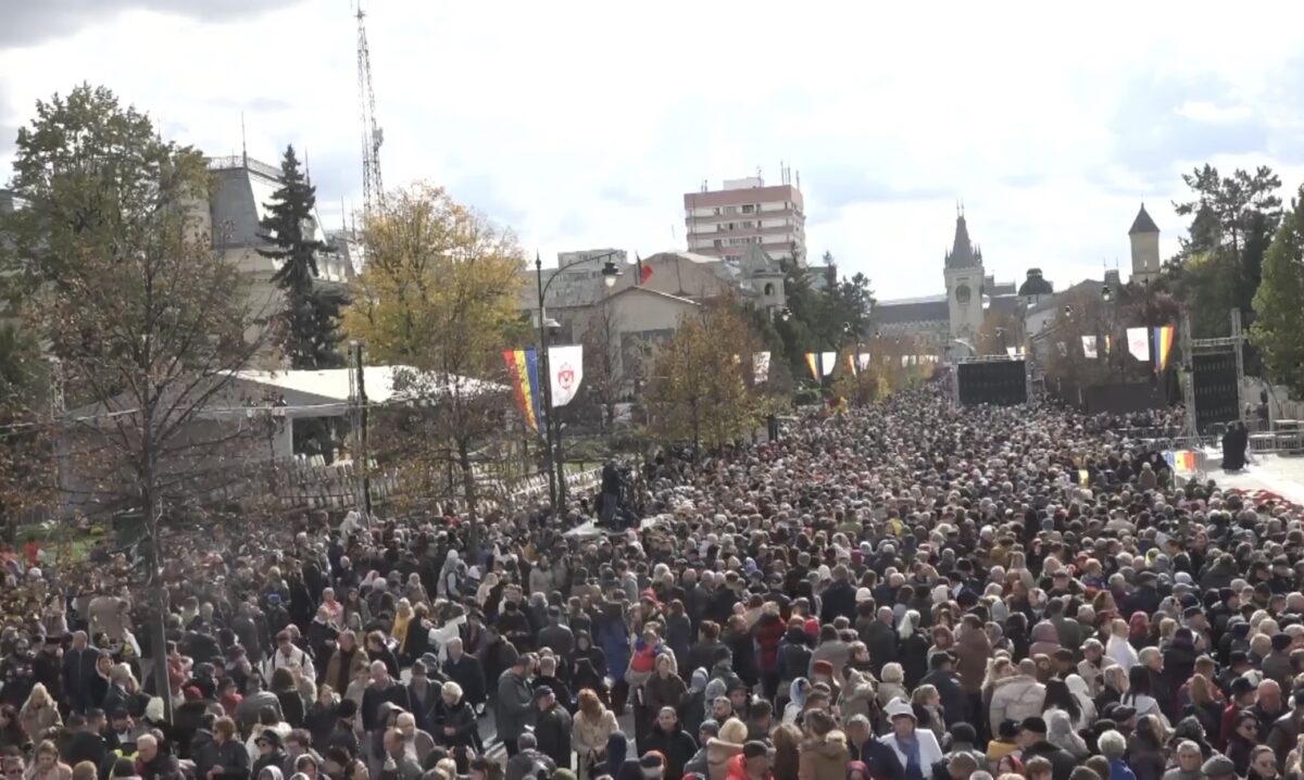 Ultimele zile de pelerinaj la Iași. Peste 160.000 de credincioși au trecut pe la racla cu moaștele Cuvioasei Parascheva