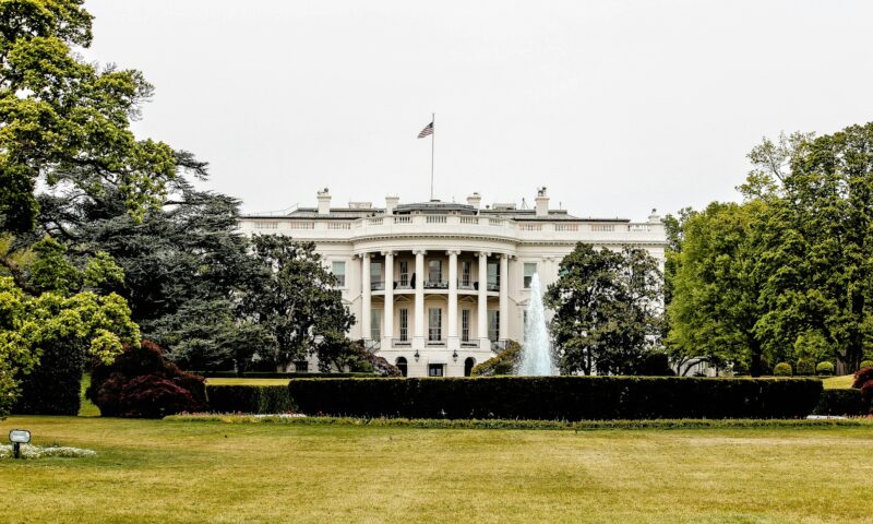 Relațiile financiare dintre Europa și SUA, puse la încercare de deciziile Washingtonului