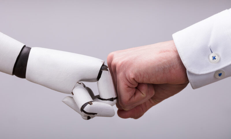 Inteligența artificială și „momentul înfricoșător” al omenirii. Șeful  Anthropic cere  implicarea Bisericii