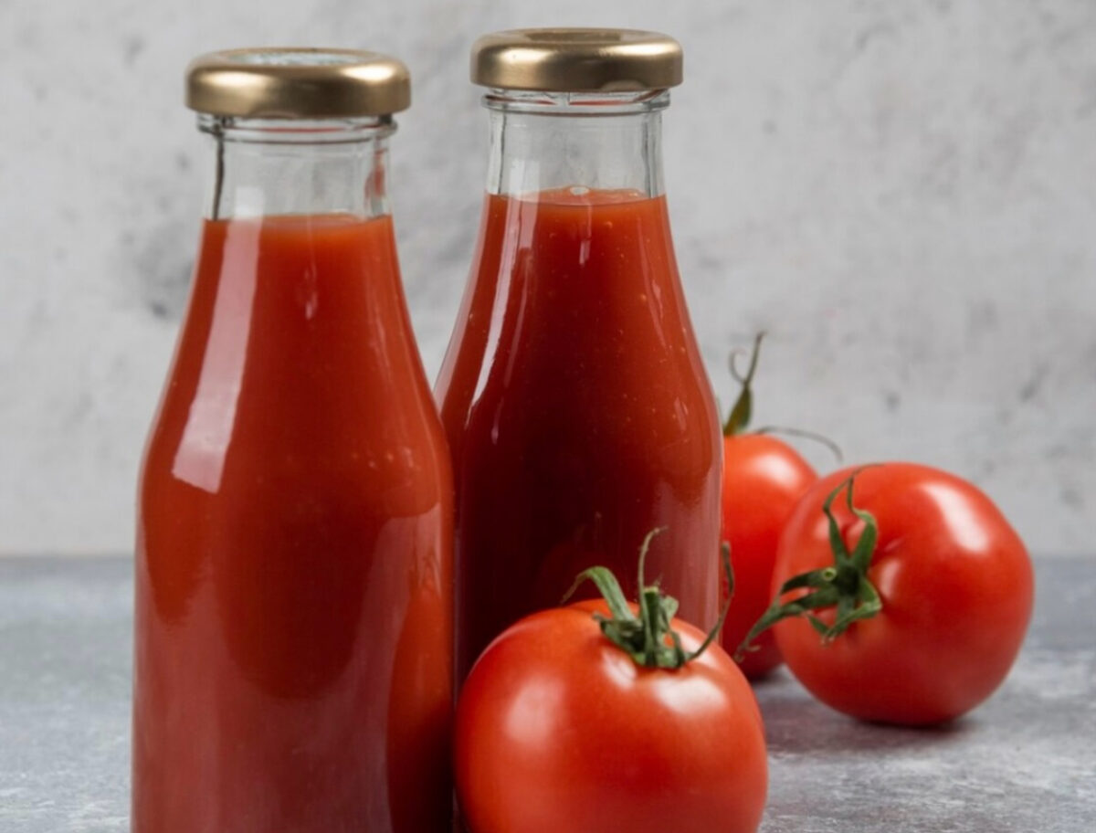 Sucul de roșii la borcan, mai gustos decât bulionul din comerț. Rețeta cu care nu vei da greș