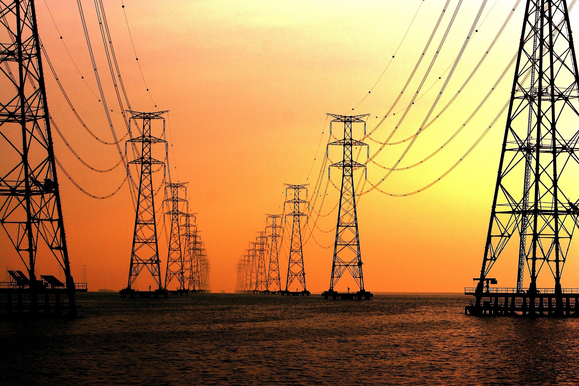 Valul de căldură pune sub presiune rețeaua electrică din SUA. Cel mai mare operator ia măsuri de urgență