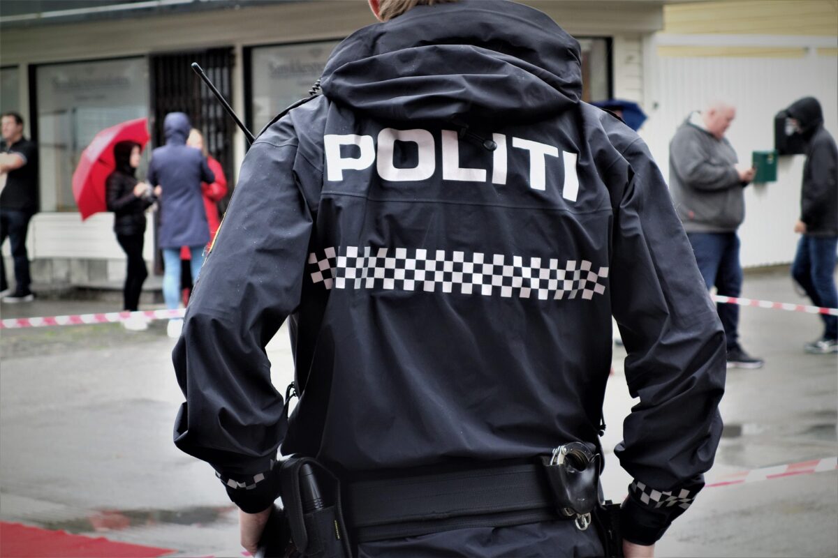 Spionaj dublu la Oslo. Fost paznic al Ambasadei SUA, condamnat pentru colaborare cu Rusia și Iranul
