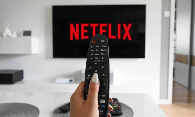Ce seriale apar pe Netflix în august. Sezoane noi pentru producții urmărite de milioane de fani