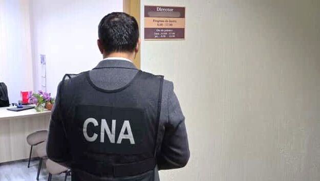 Percheziții în școli și grădinițe. Nouă persoane vizate într-un dosar privind trucarea achizițiilor publice