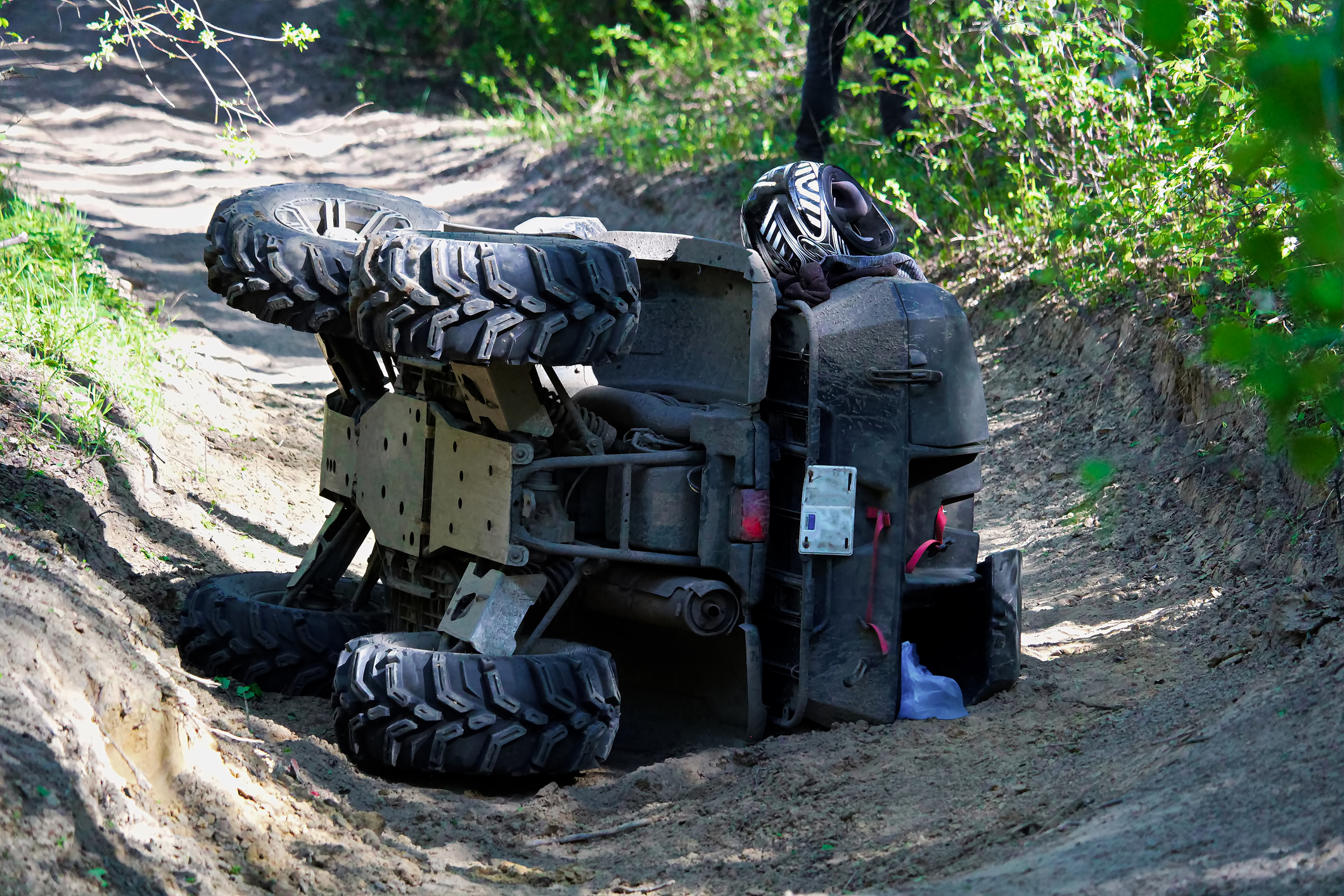 Accident cumplit în Biruința. Un tânăr a pierdut controlul unui ATV și a murit