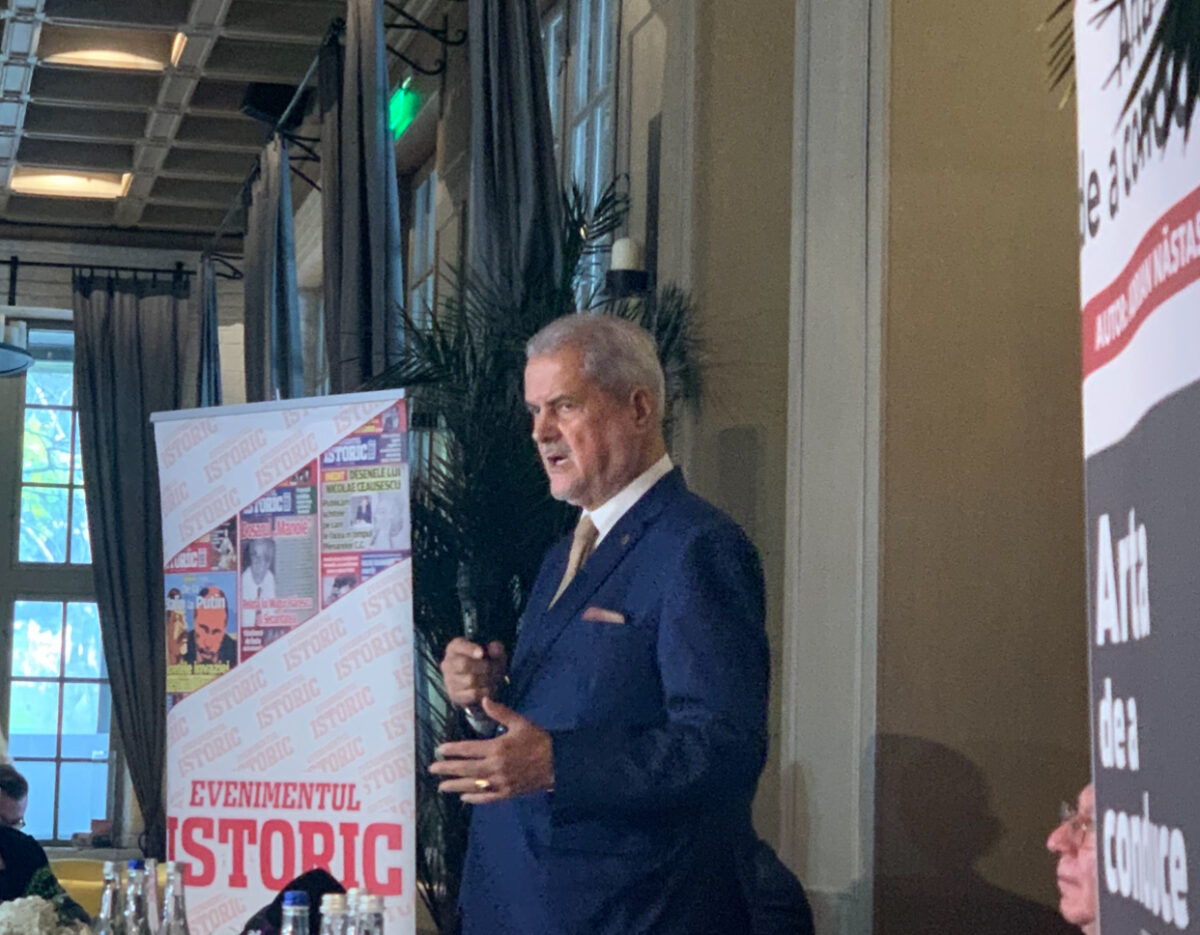 Adrian Năstase și-a ales favoritul la Primăria Capitalei pentru că are diplomă universitară