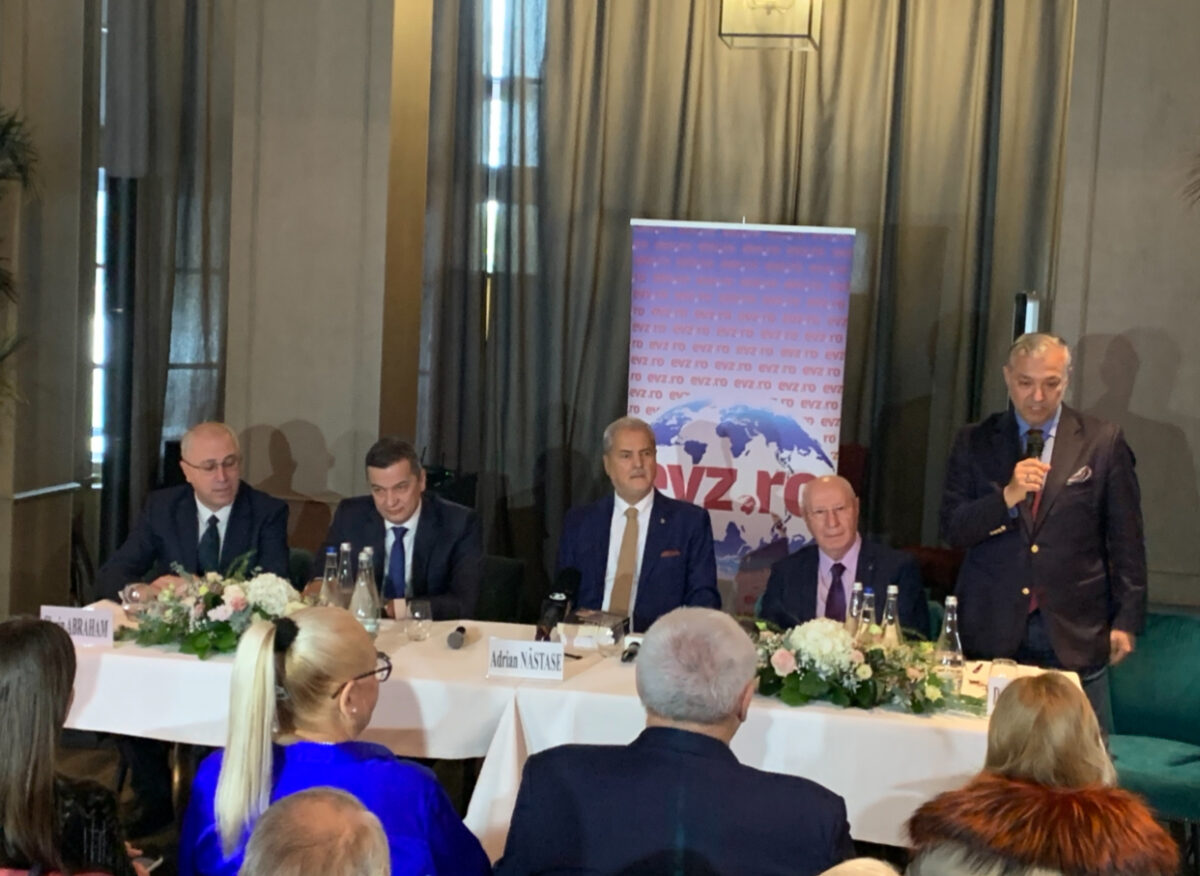 Adrian Năstase și-a lansat cartea „Arta de a conduce”. Dan Andronic: o invitație la luciditate și disciplină