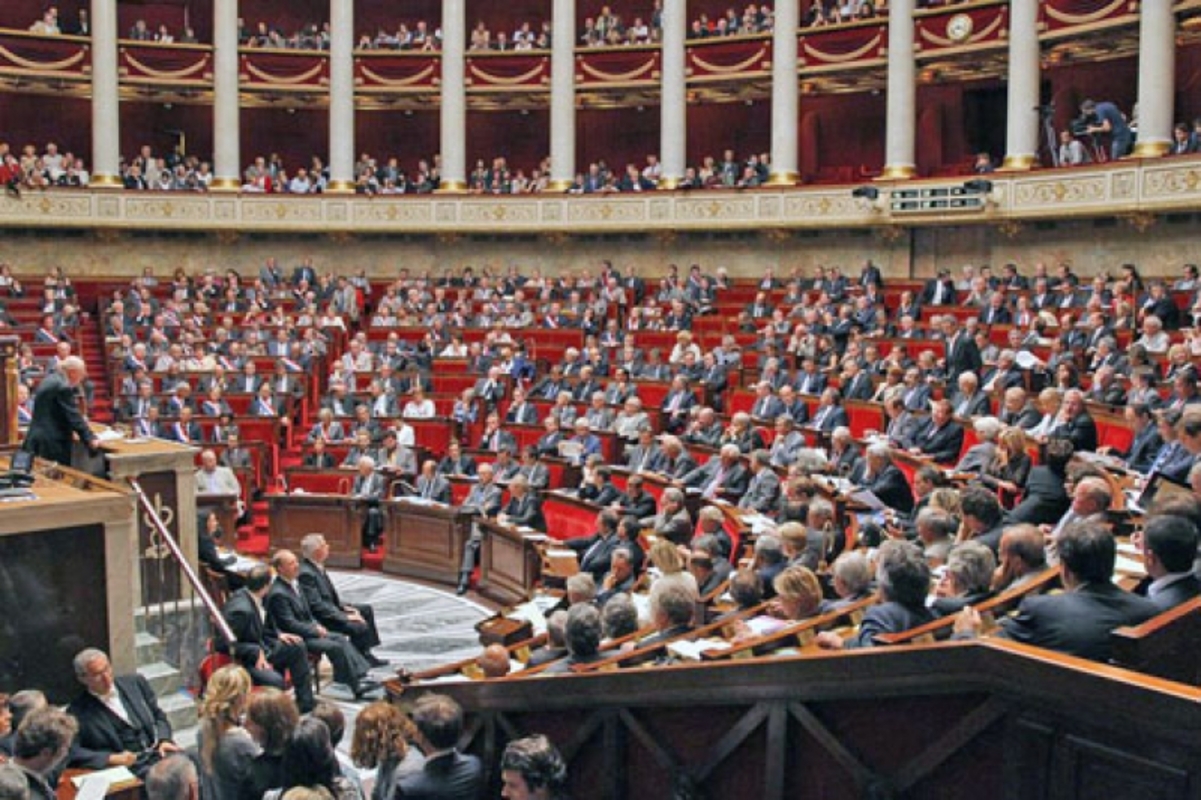 Deputații francezii au decis suspendarea reformei pensiilor. Textul a fost adoptat cu 255 de voturi „pentru”