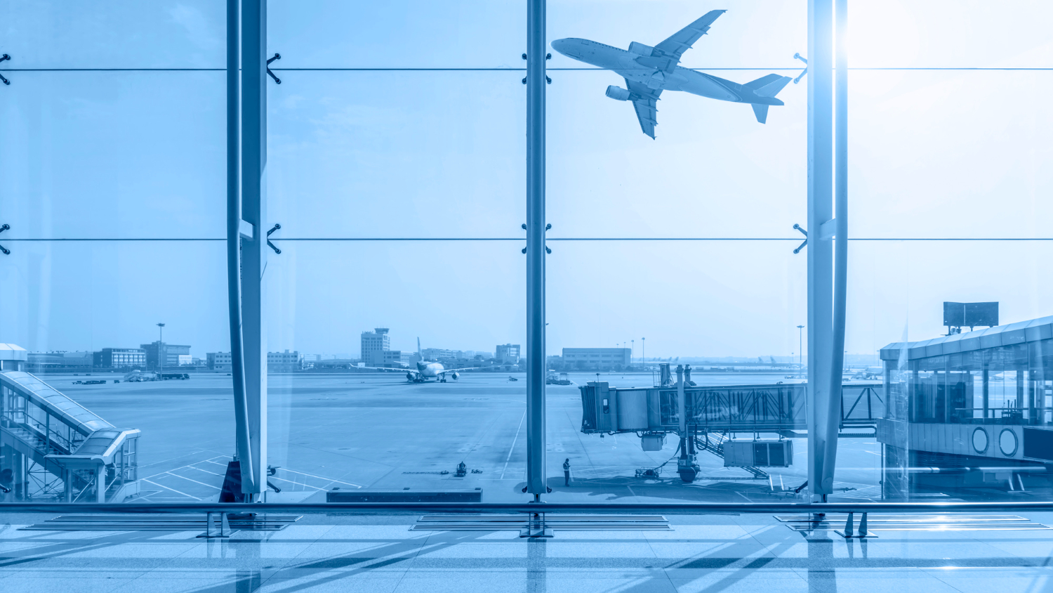 De ce își opresc aeroporturile activitatea când apar drone în zonă