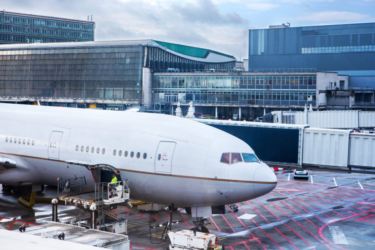 Zborurile de pe aeroportul Bruxelles, afectate temporar de apariția unei drone