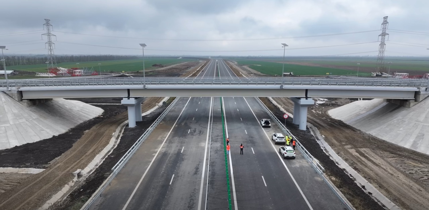 Probleme pe marile șantiere rutiere. Cinci loturi din A7 și A8 riscă să piardă finanțarea din PNRR