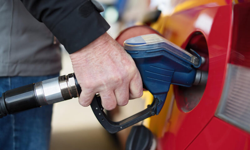Una dintre cele mai mari țări avertizează populația să facă economie la combustibil