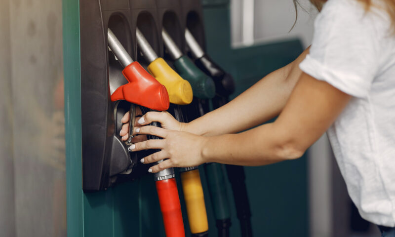 Stocurile de combustibil, epuizate în unele benzinării din țară. Explicațiile reprezentanților OMV Petrom