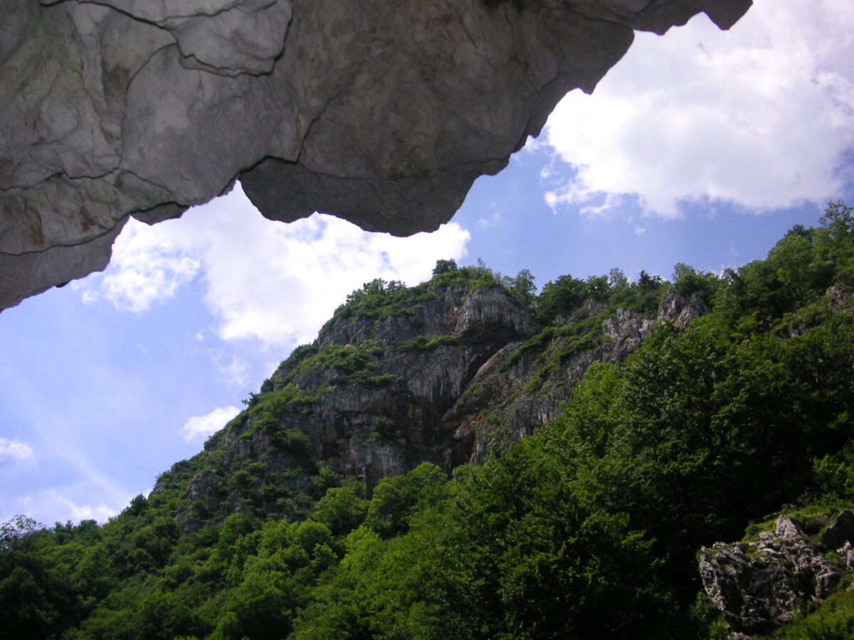 Poarta Raiului din inima celor mai misterioși munți ai României. Ținutul dintre cer și pământ