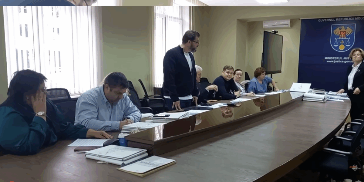 Insolvenţa în Republica Moldova. Un nou protest cu huiduieli în faţa Ministerului Justiţiei.Video
