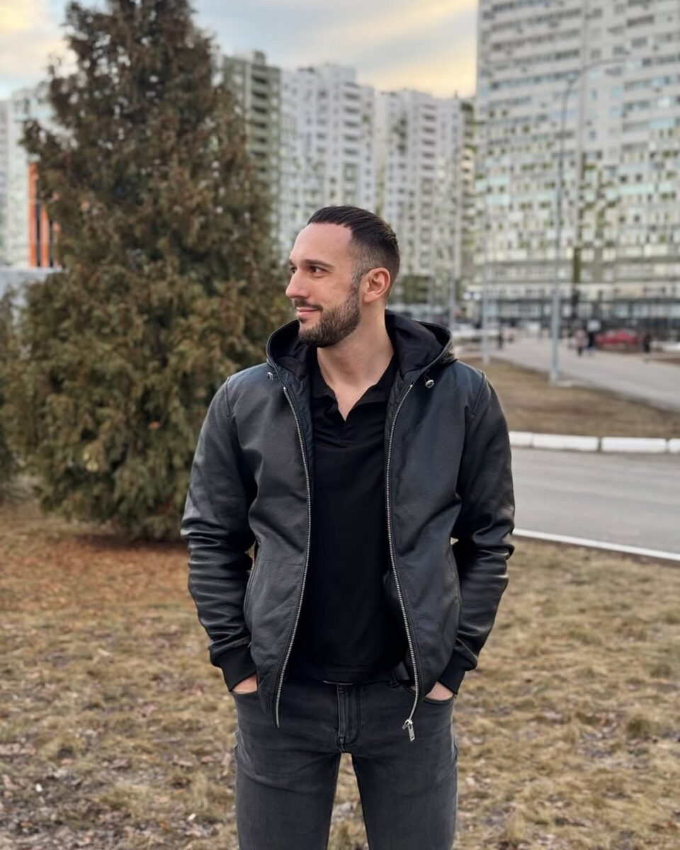 Un influencer de fitness a murit în timpul unei provocări extreme de îngrășare