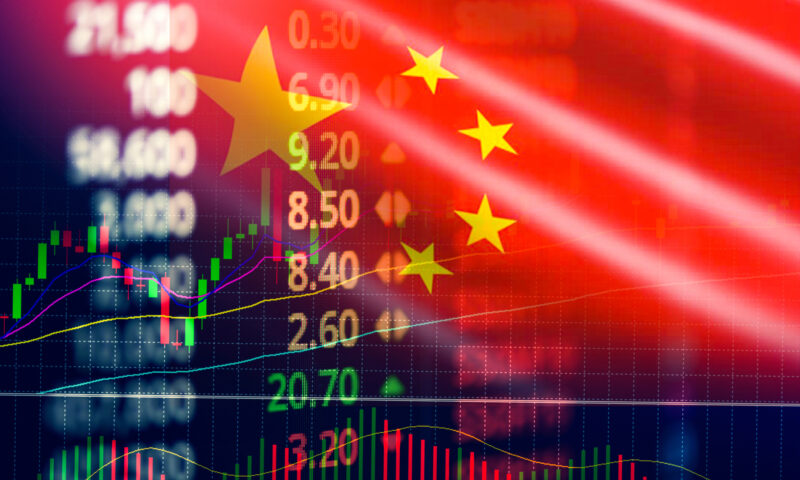 Economia chineză încetinește. Consumul și investițiile o trag în jos