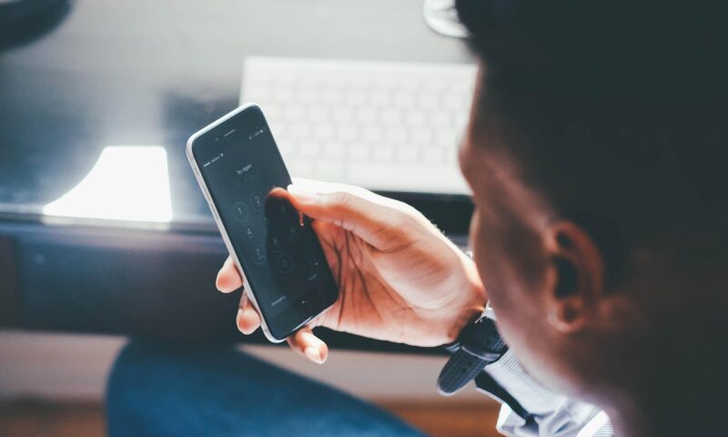 Escrocherie prin SMS în numele Ministerului Transporturilor. Șoferii primesc amenzi fictive