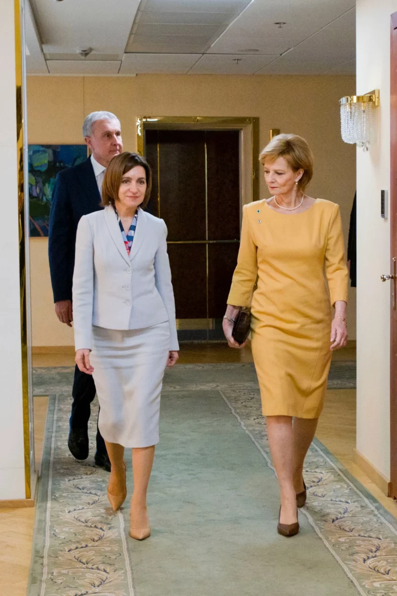 Burse din România pentru tinerii artişti din Republica Moldova