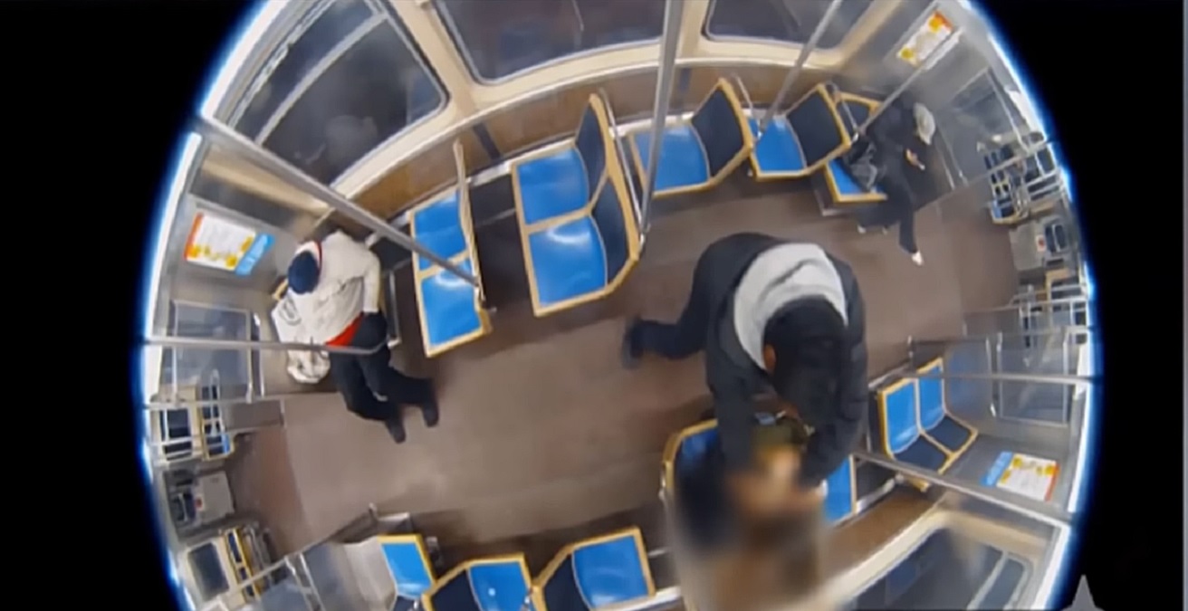 Atac în Chicago. Tânără de 26 de ani incendiată de un recidivist cu 70 de arestări