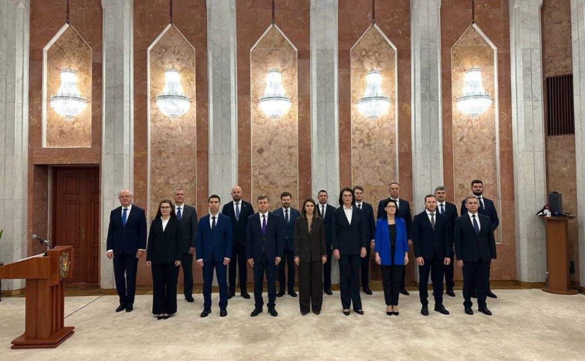 Noul Guvern al Republicii Moldova a depus jurământul la Președinție. Maia Sandu: „Aveți o fereastră istorică de oportunitate pentru integrarea în UE”