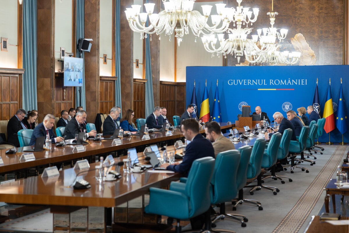 Ordonanța-trenuleț, aprobată: Cotă unică de 1% pentru micro-întreprinderi, taxa pe stâlp eliminată și sprijin pentru persoanele vulnerabile