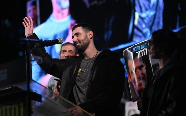 Chinuiți, umiliți și abuzați. Cum i-au tratat palestinienii pe israelienii luați ostatici de teroriștii Hamas. Dezvăluiri revoltătoare